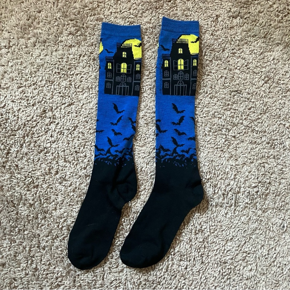 NEW HAUNTED HOUSE HALLOWEEN SOCKS